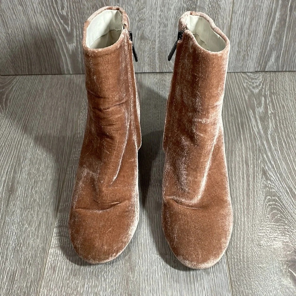 Kenneth Cole Renna Floral Embroidered Velvet Ankle Boots Blush / Dusty Rose 8 - Picture 2 of 15